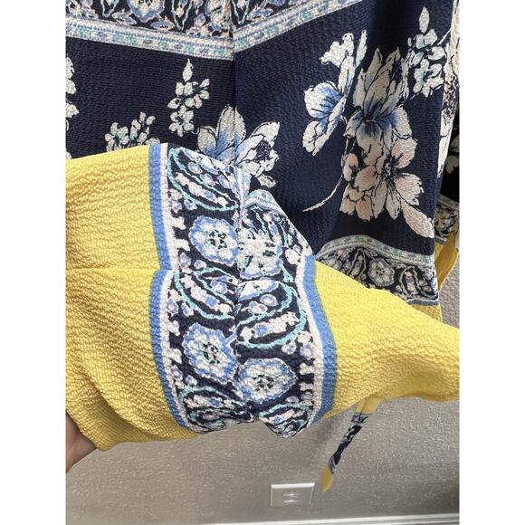 NWTs Trixxi Short Sleeve Yellow and Blue Floral Faux Wrap Romper Size XS - Picture 4 of 16